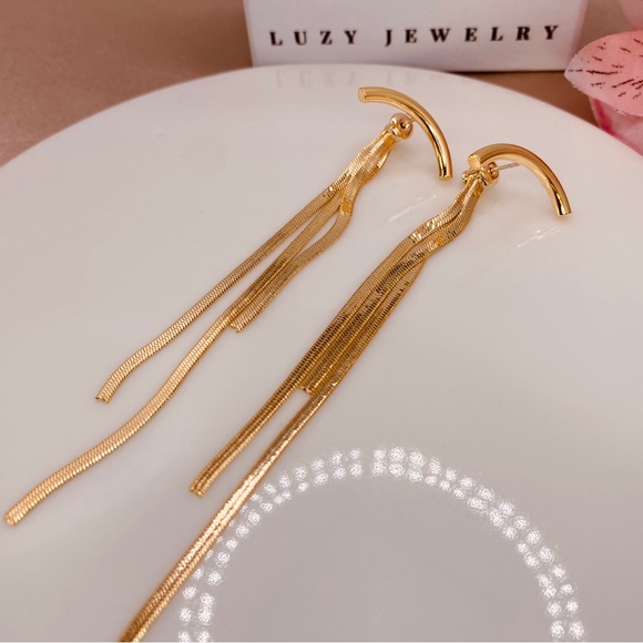 Minimalist 18K Yellow Gold Dangle Flat Tassel Jacket Earrings - Picture 5 of 15